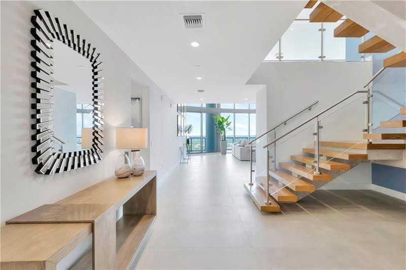 100 LAS OLAS - Residential