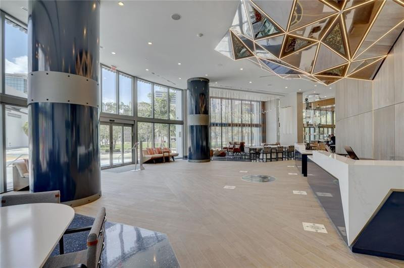 100 LAS OLAS - Residential