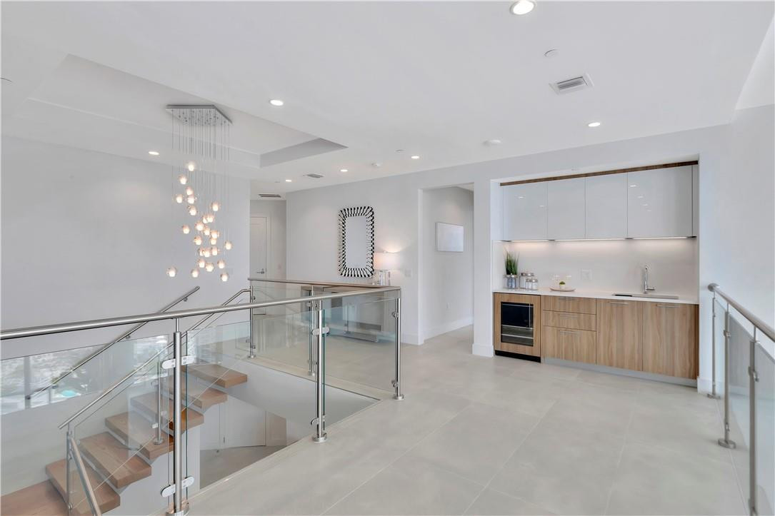 100 LAS OLAS - Residential