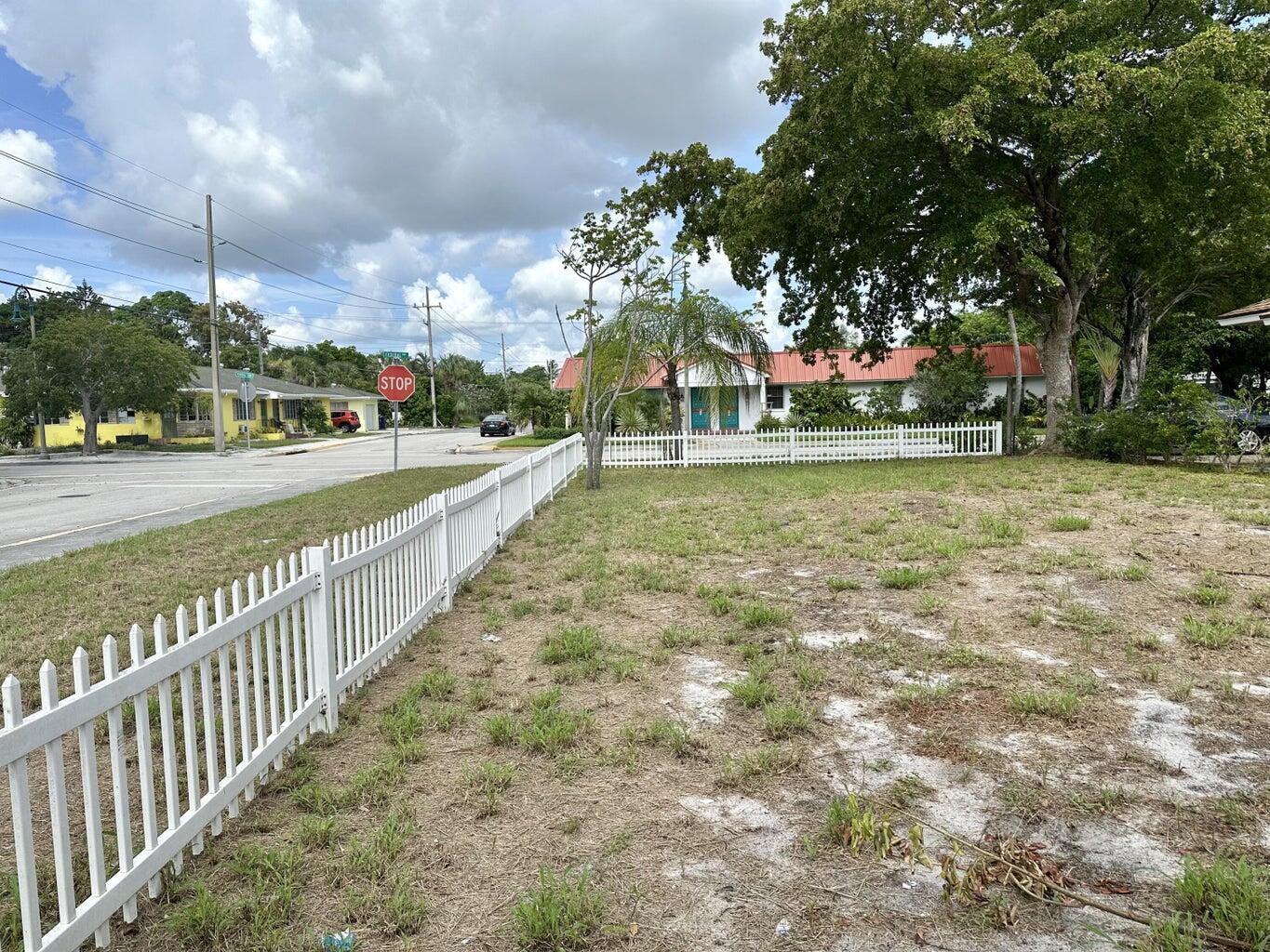 LAKE WORTH TOWN OF - Land