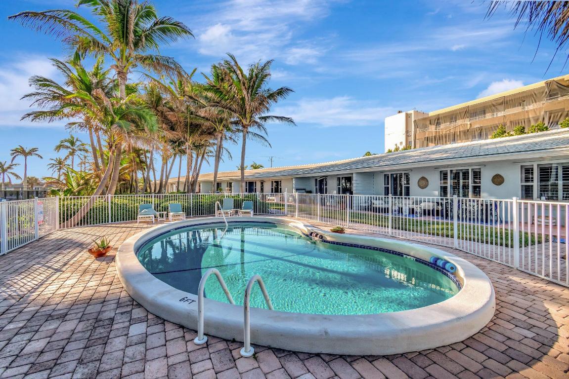 JAMAICA MANOR INC LESSEE - Residential