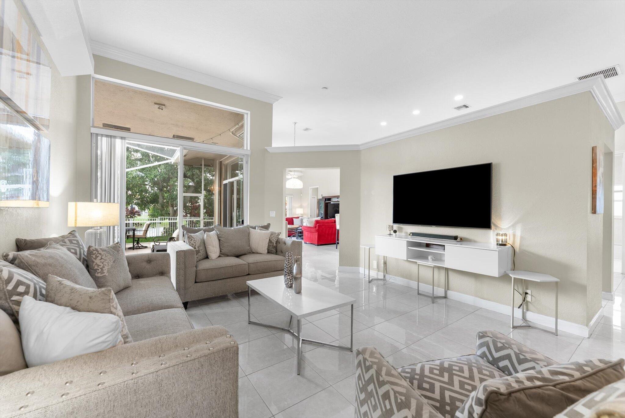 WYNDHAM LAKES WEST - Residential