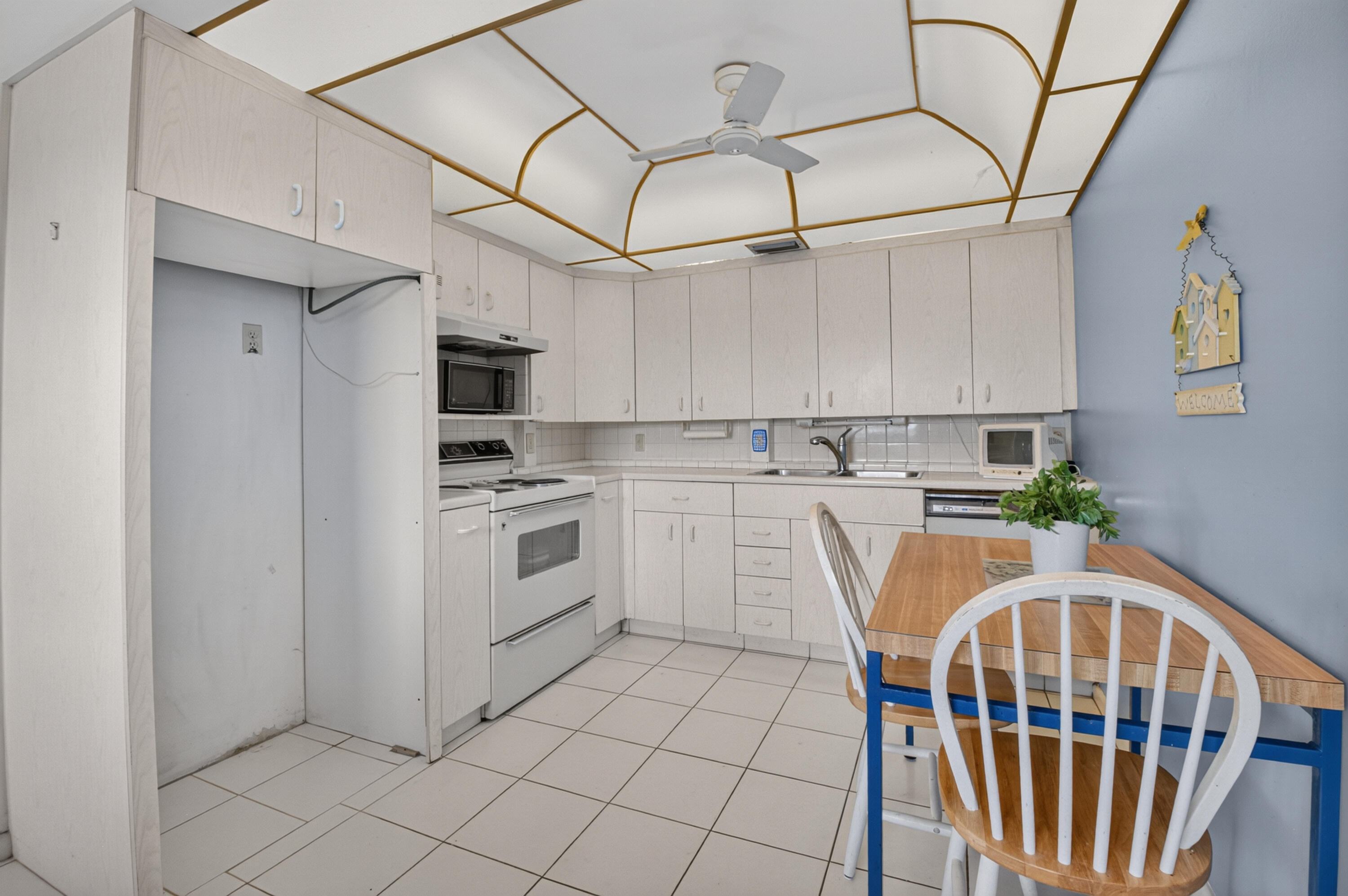 LINCOLN/ CENTURY VILLAGE - Residential