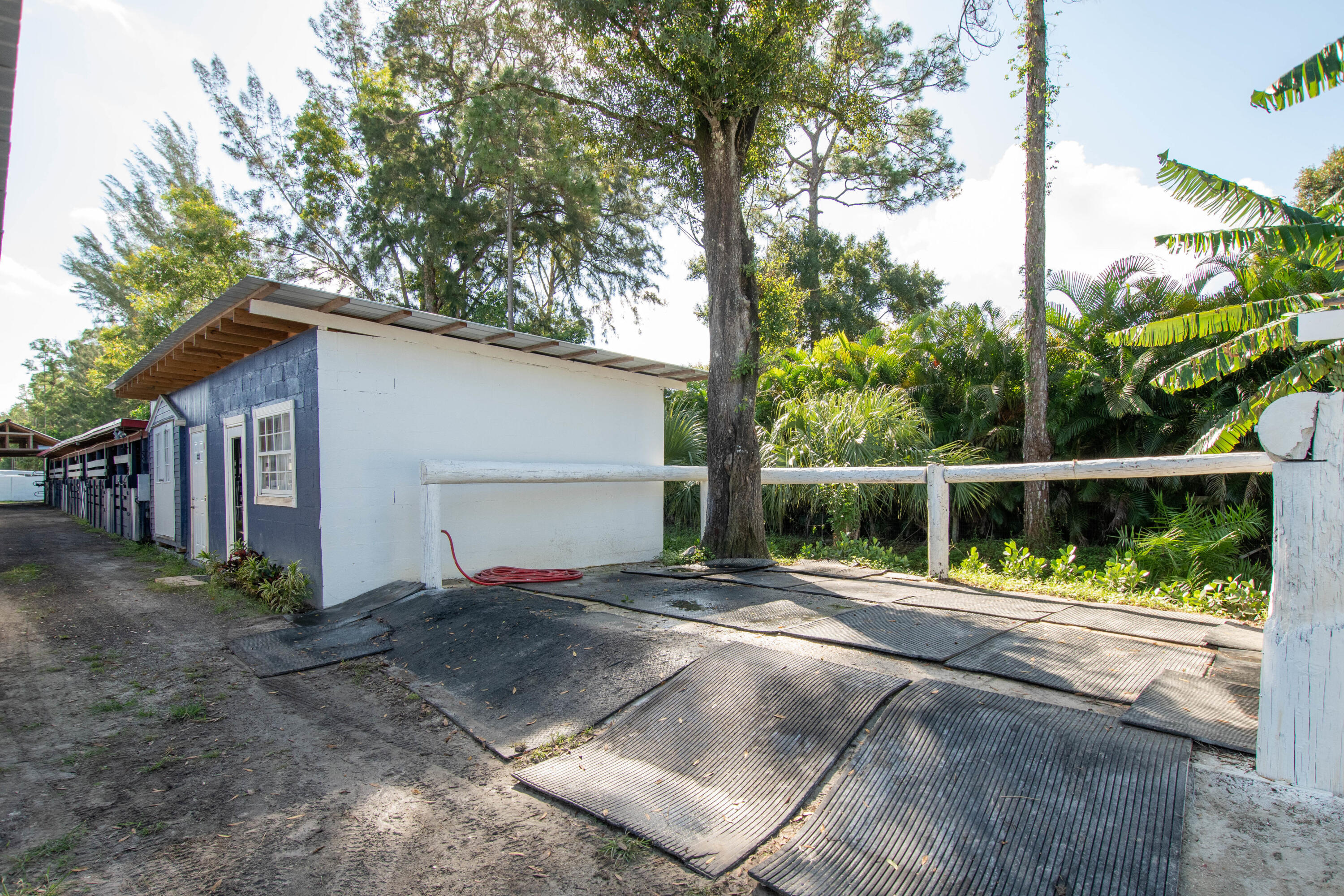 LOXAHATCHEE GROVES - Land