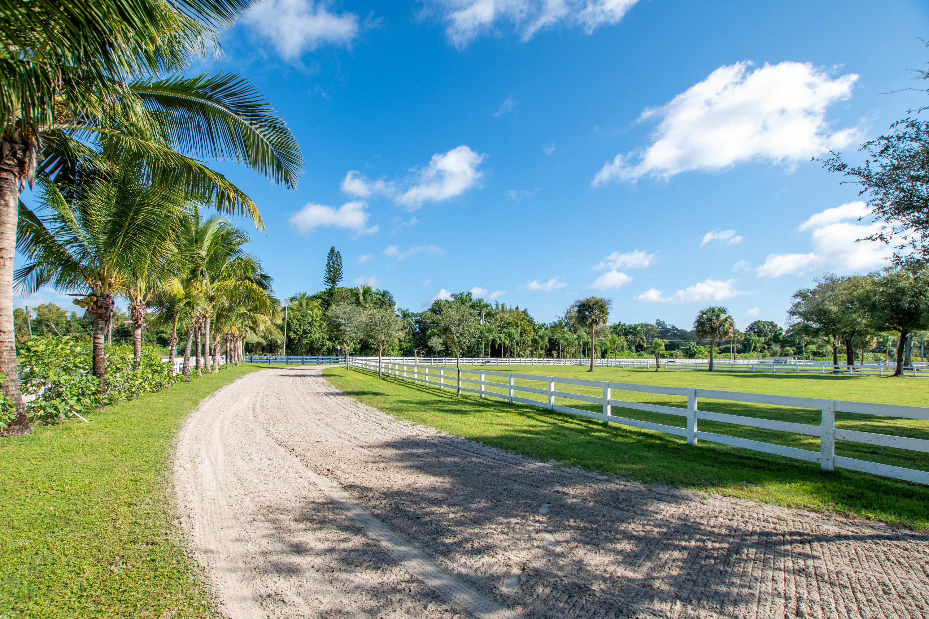 LOXAHATCHEE GROVES - Land