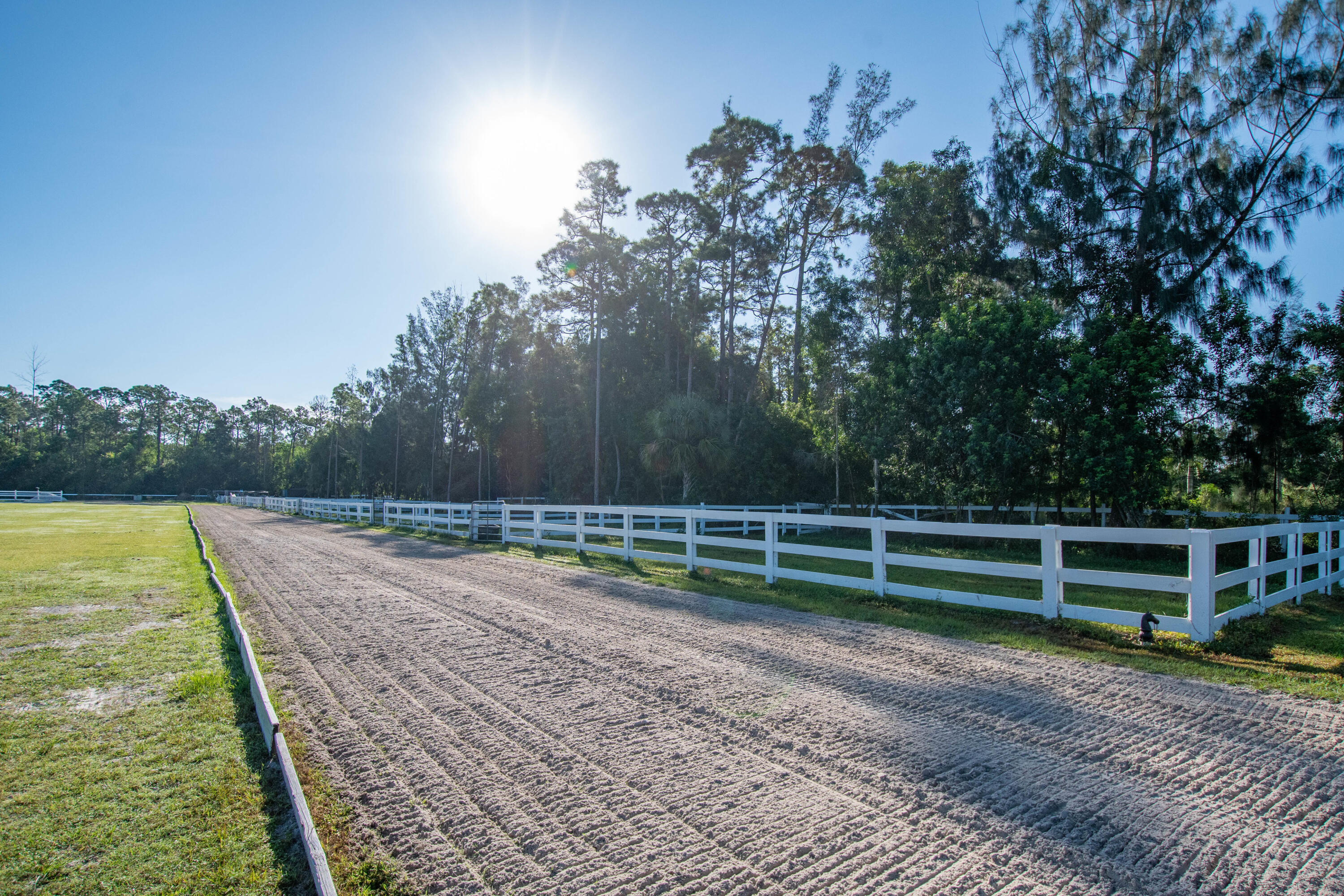 LOXAHATCHEE GROVES - Land