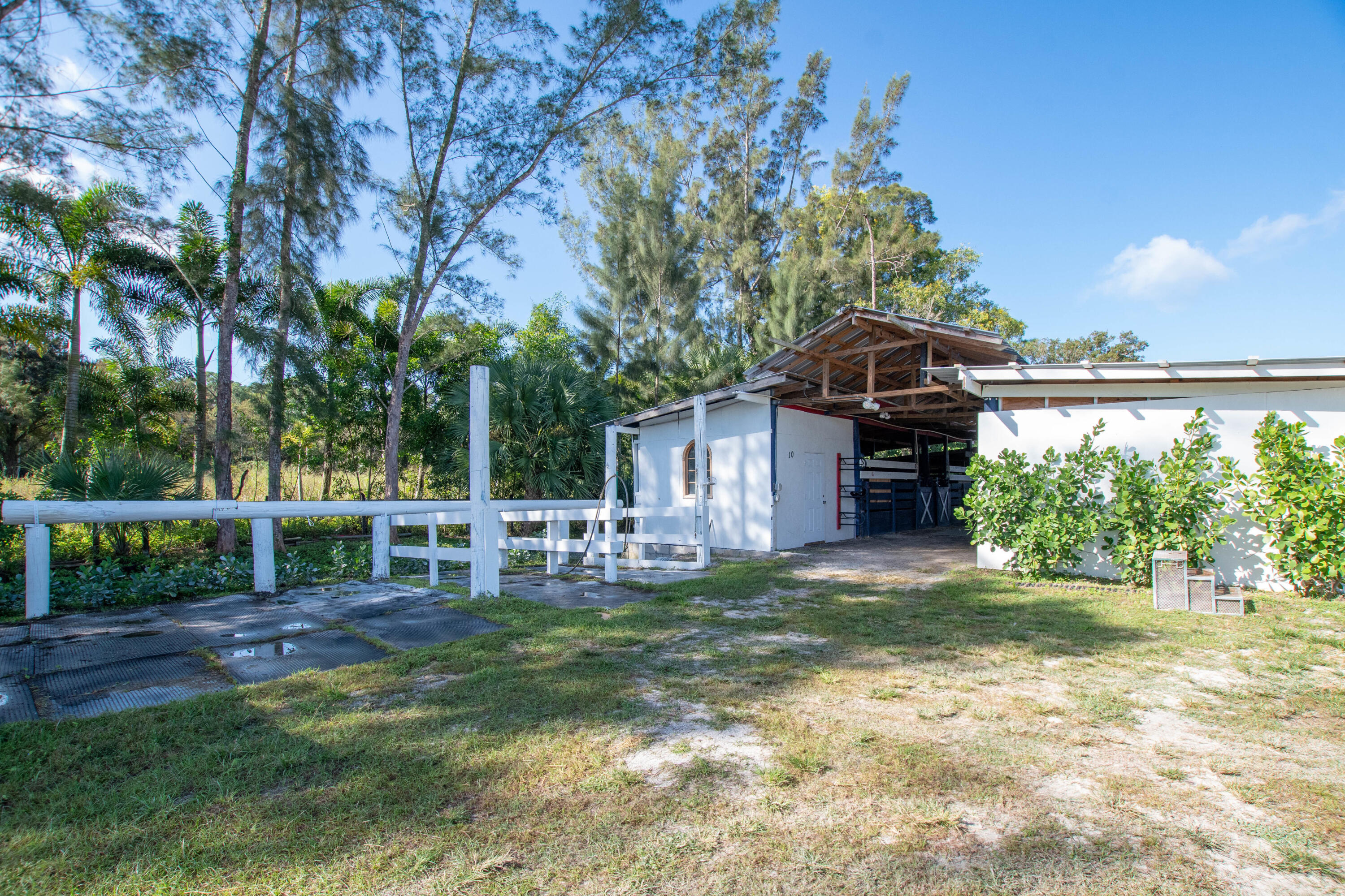 LOXAHATCHEE GROVES - Land