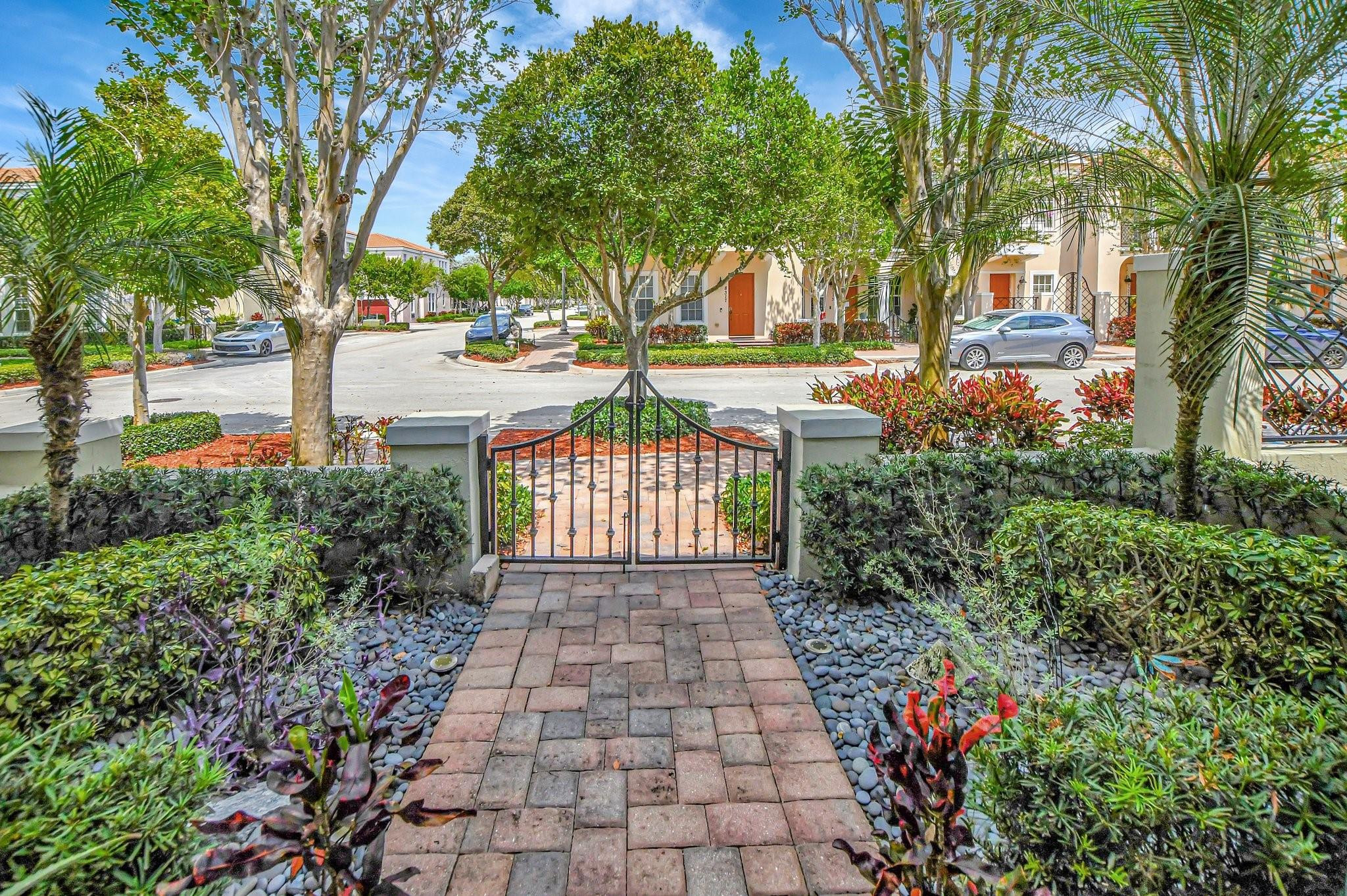 PENINSULA VILLAGE GREENS - Residential