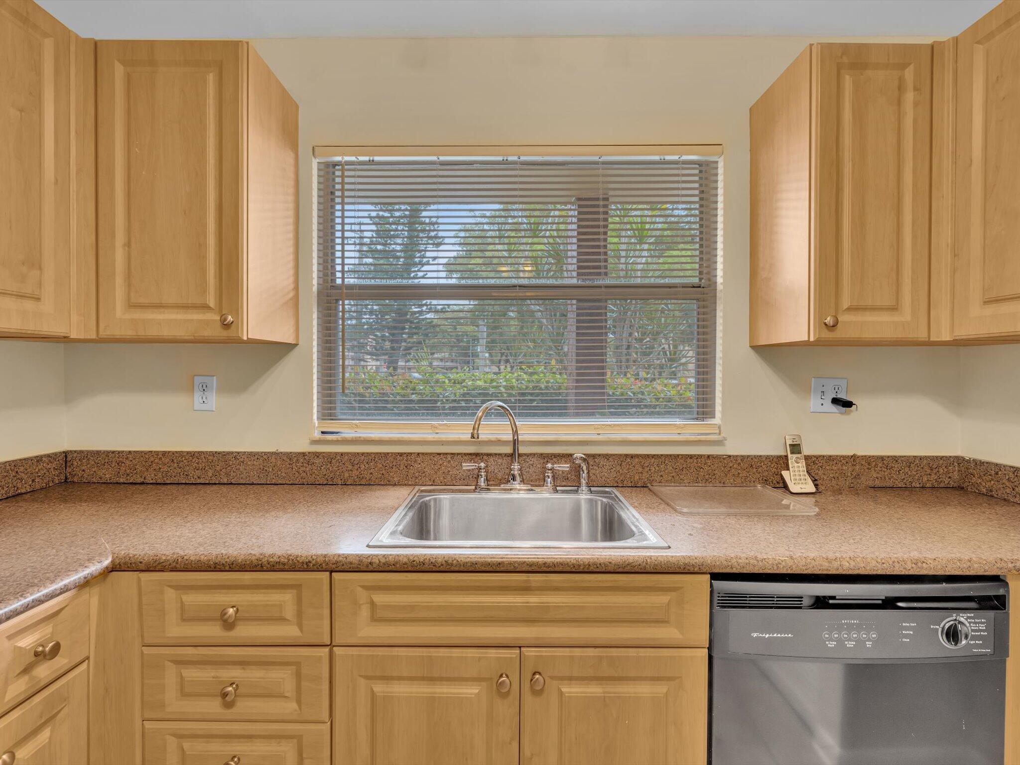 SUNRISE LAKES 95 CONDO - Residential