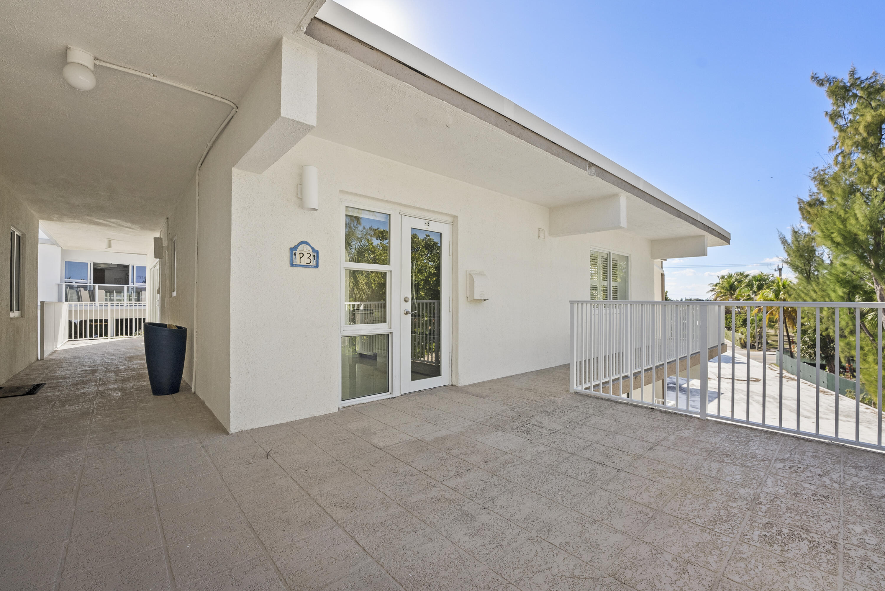 SHORELAND - Residential