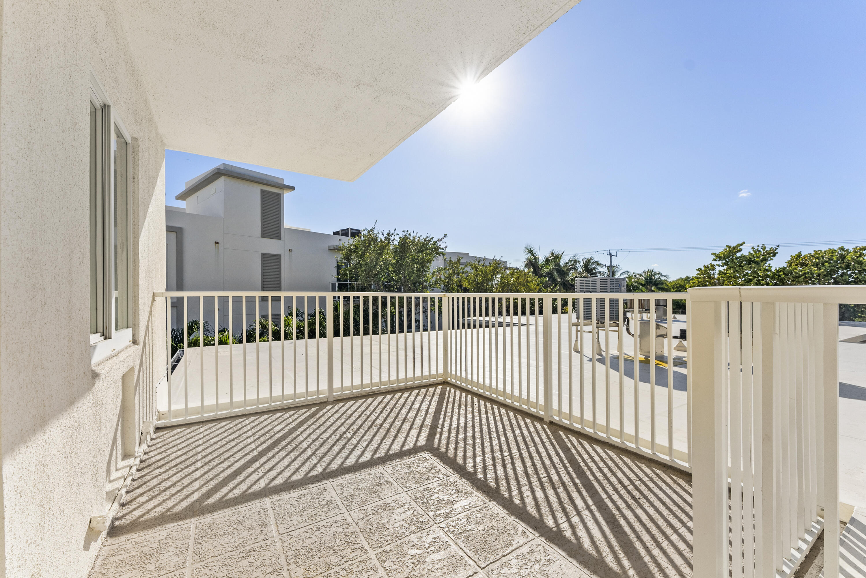 SHORELAND - Residential