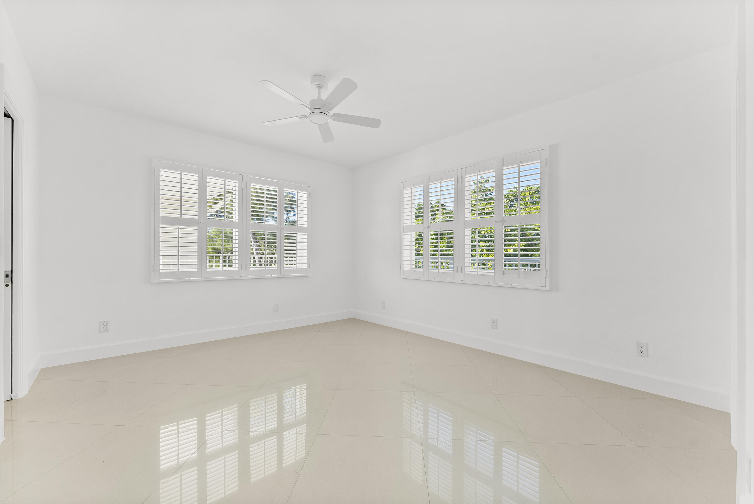 SHORELAND - Residential