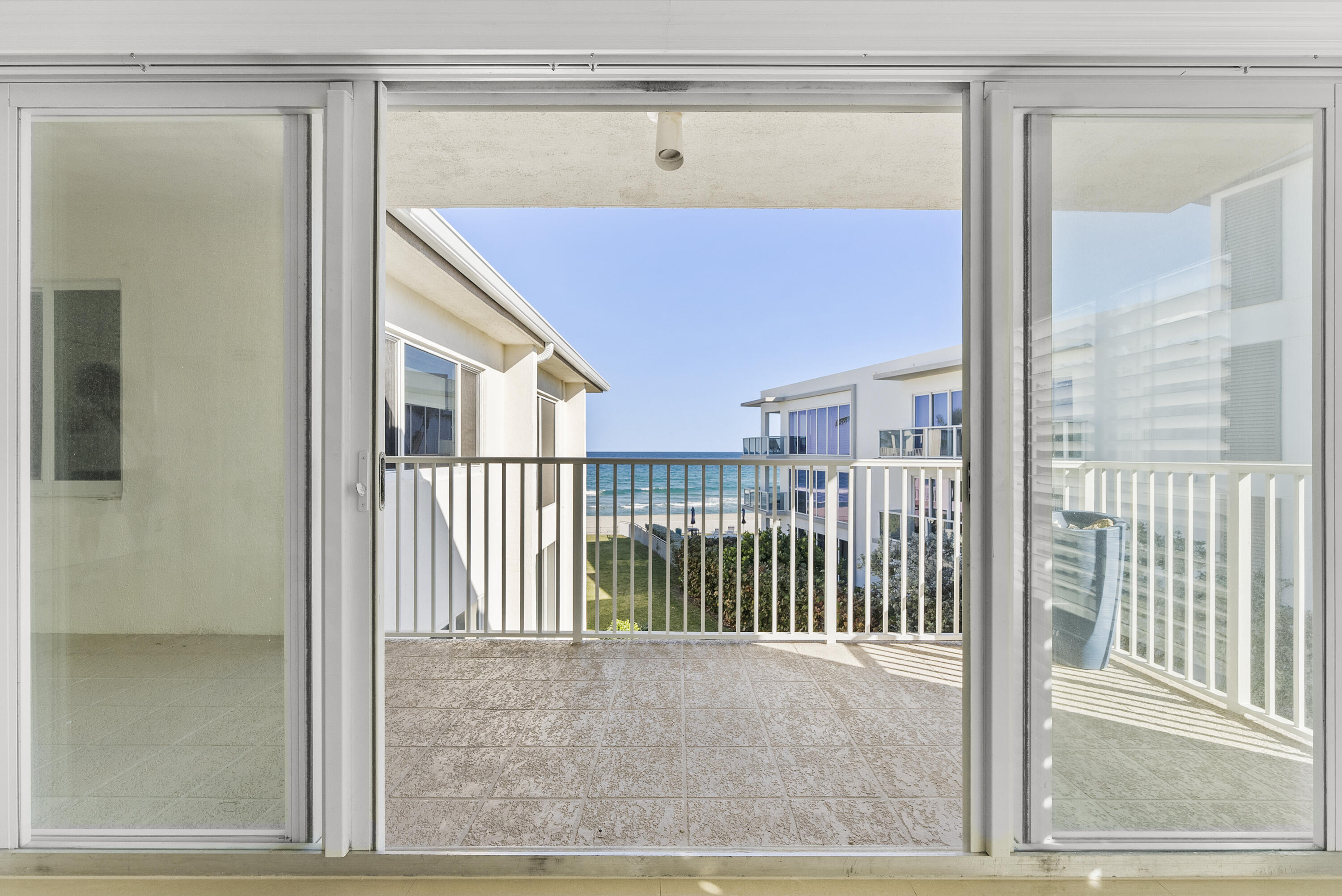 SHORELAND - Residential