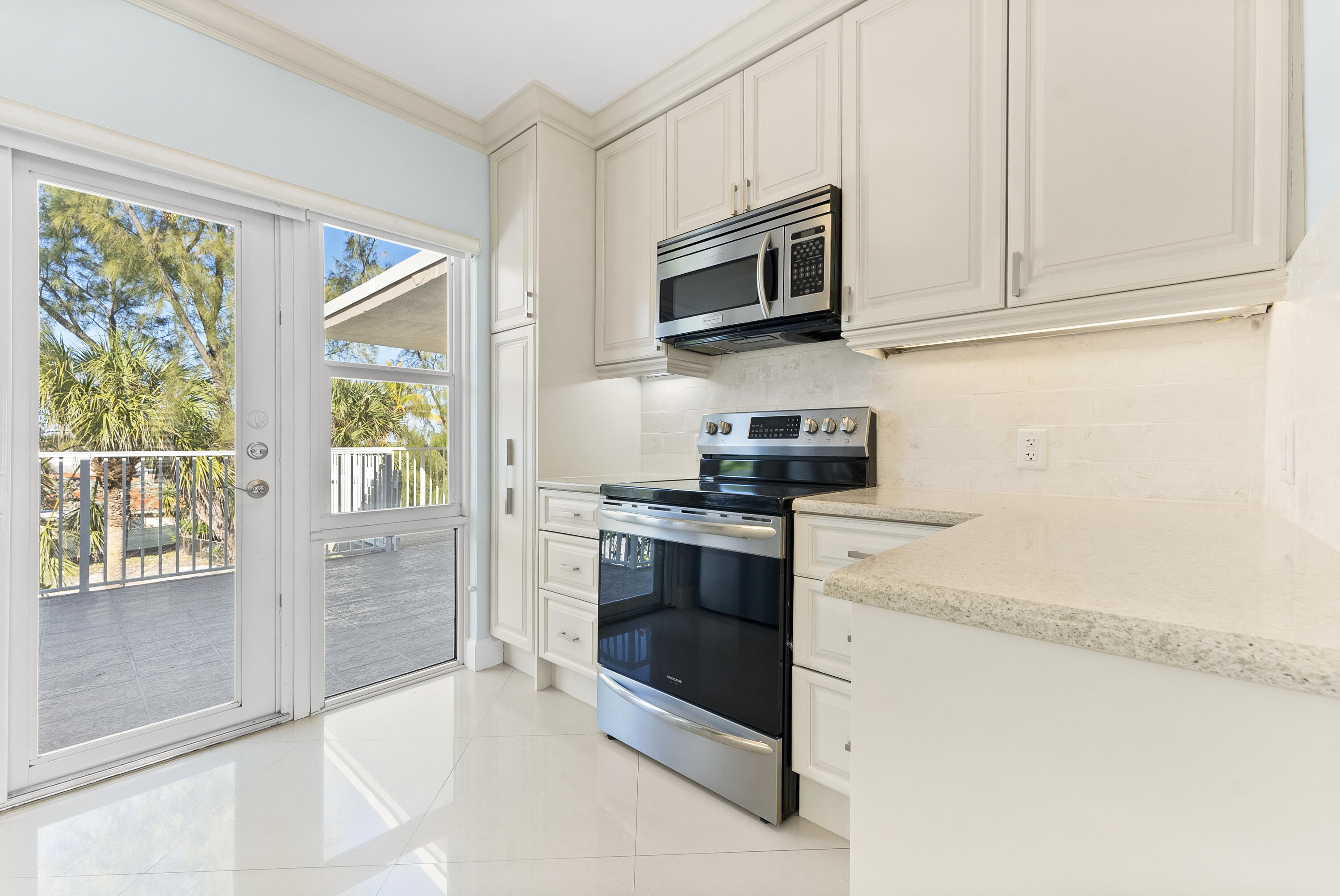 SHORELAND - Residential