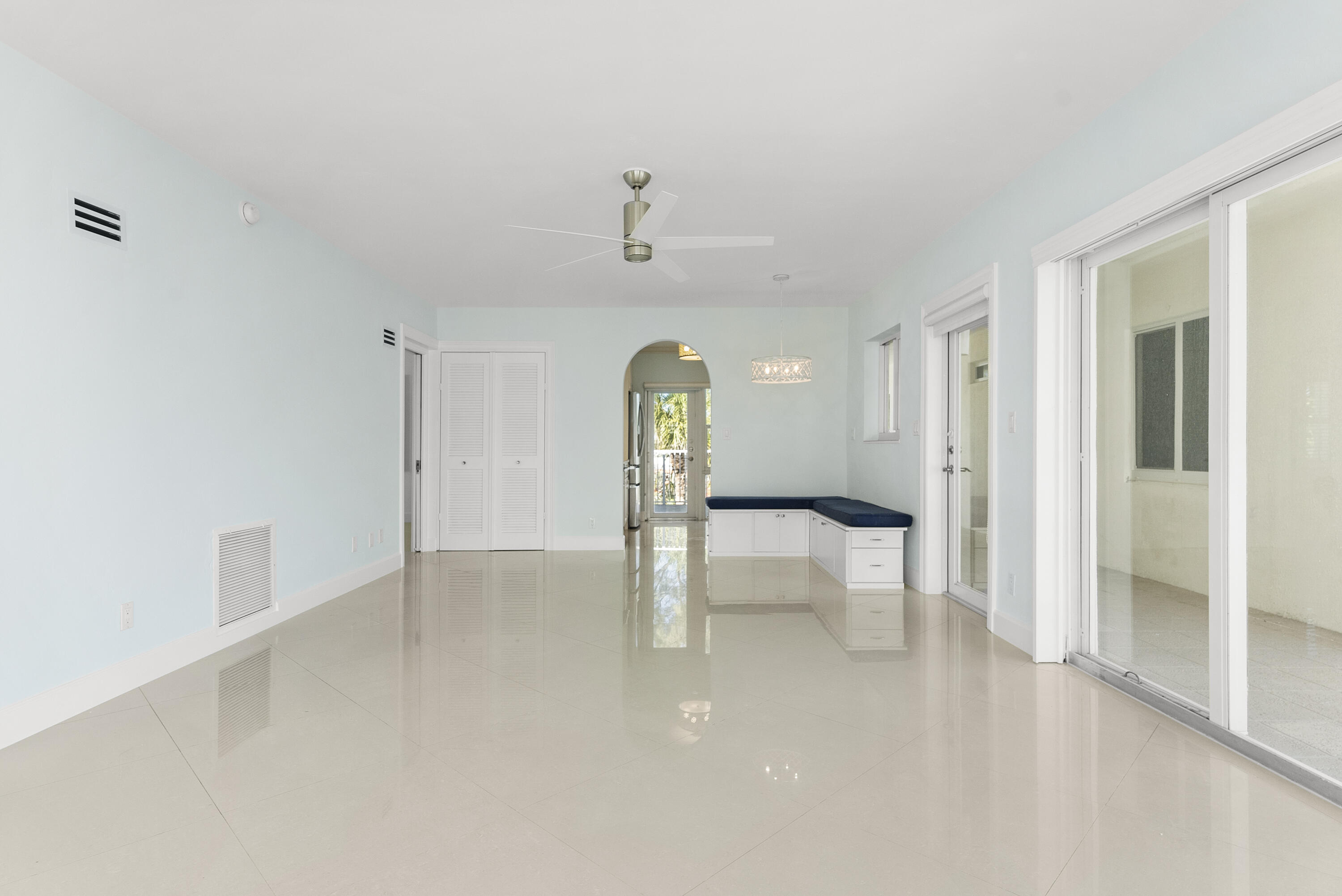 SHORELAND - Residential