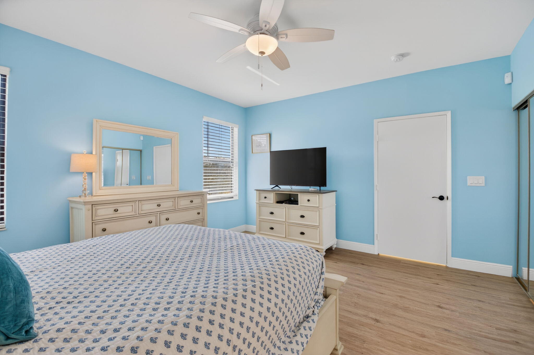 WHISPER WALK SEC E CONDO - Residential