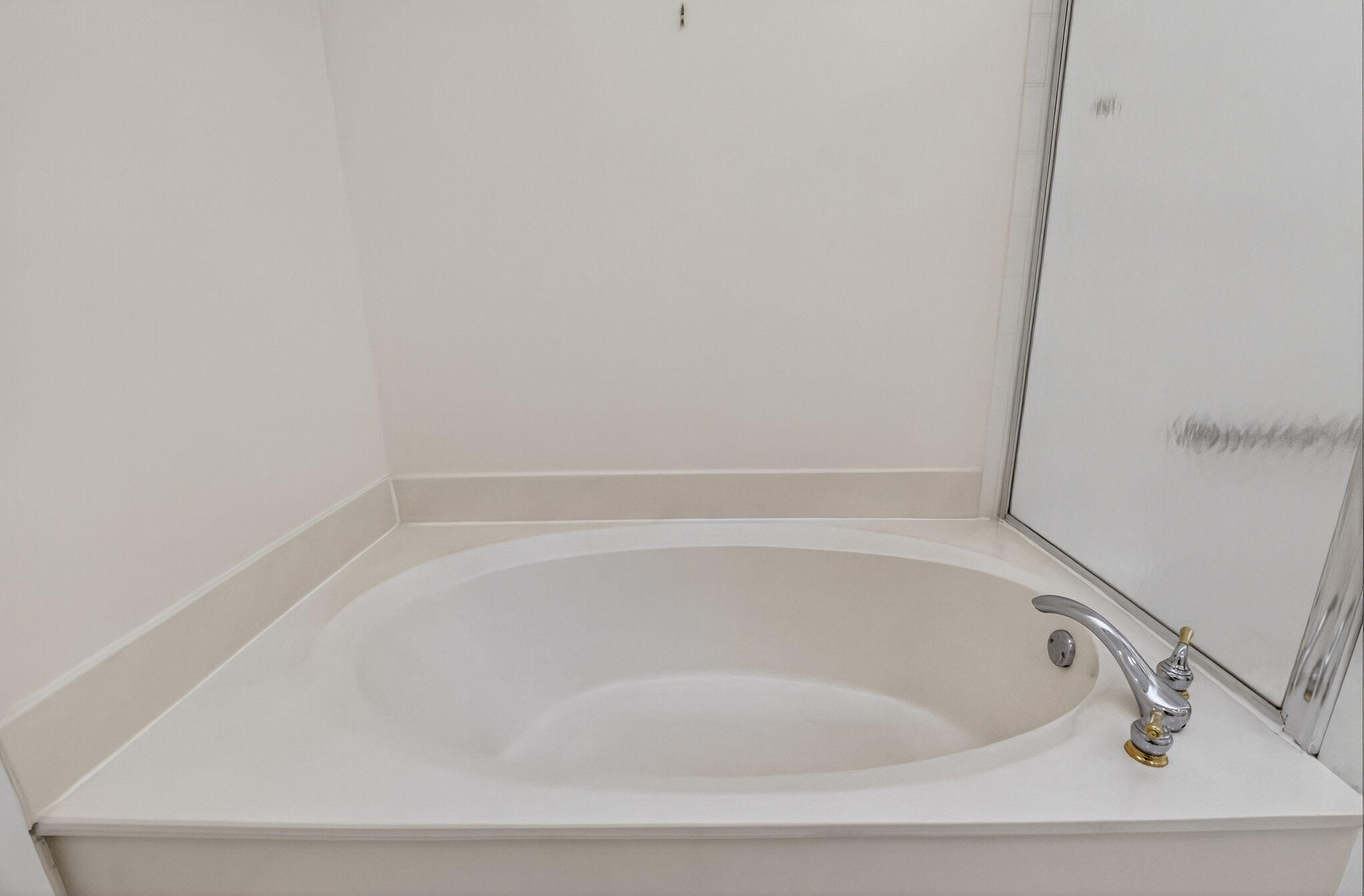 WHISPER WALK SEC E CONDO - Residential