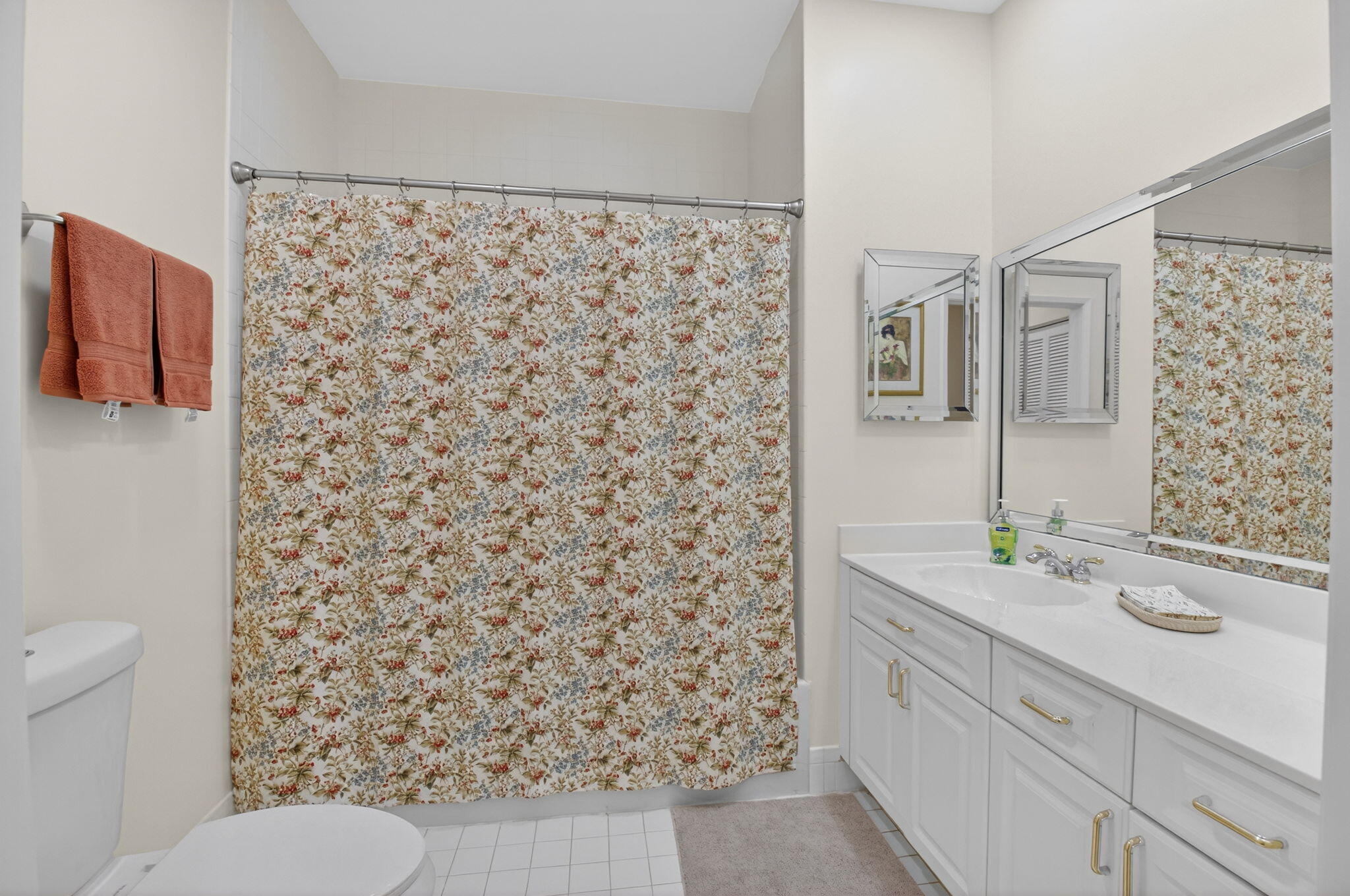 WHISPER WALK SEC E CONDO - Residential