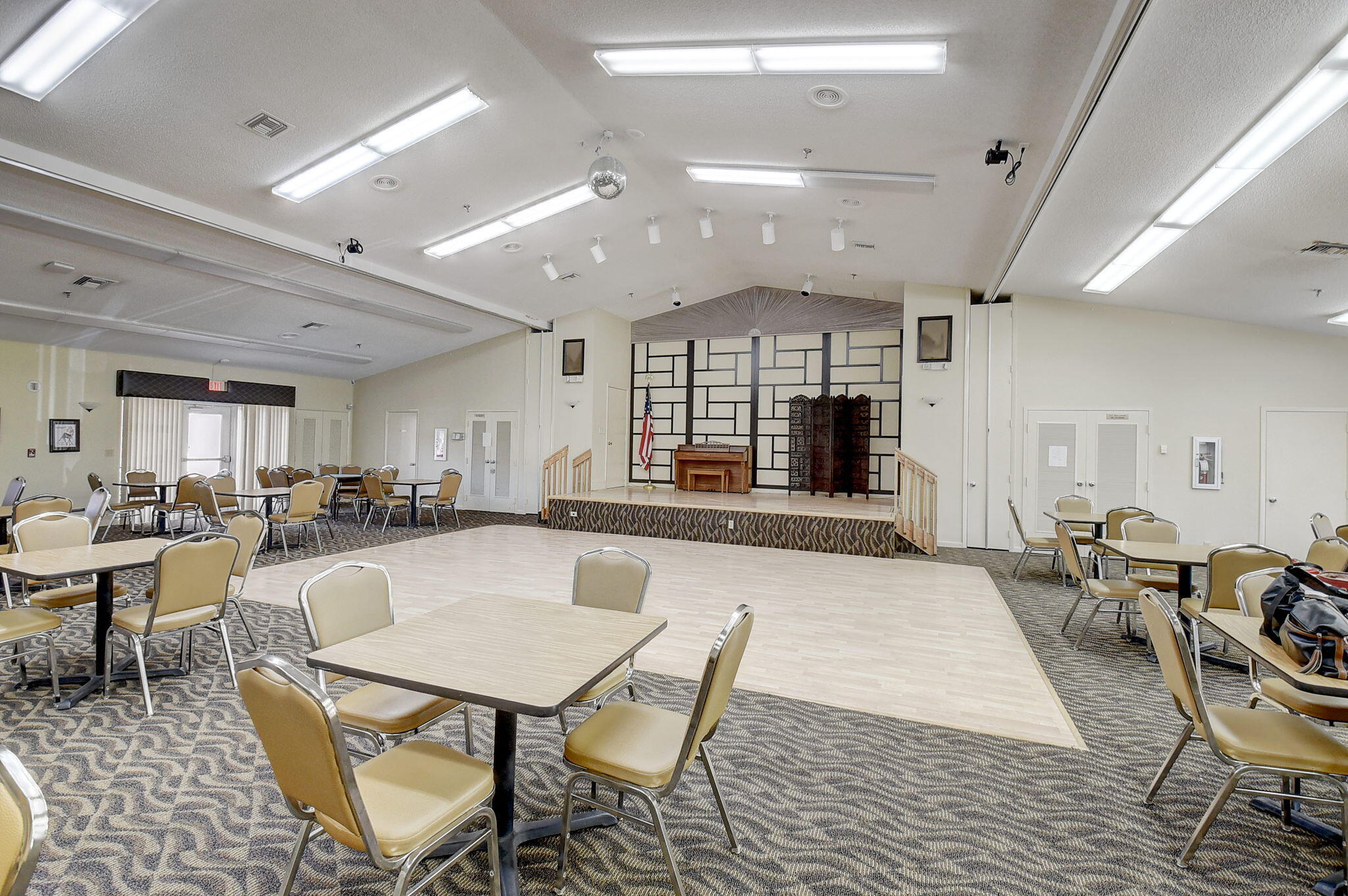 WHISPER WALK SEC E CONDO - Residential