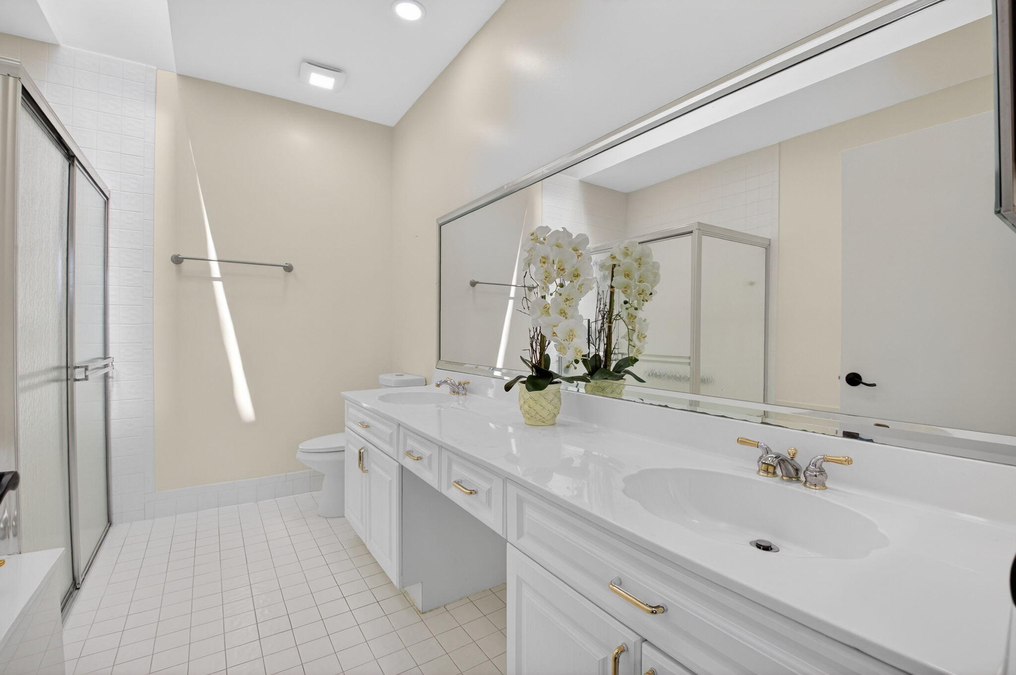 WHISPER WALK SEC E CONDO - Residential