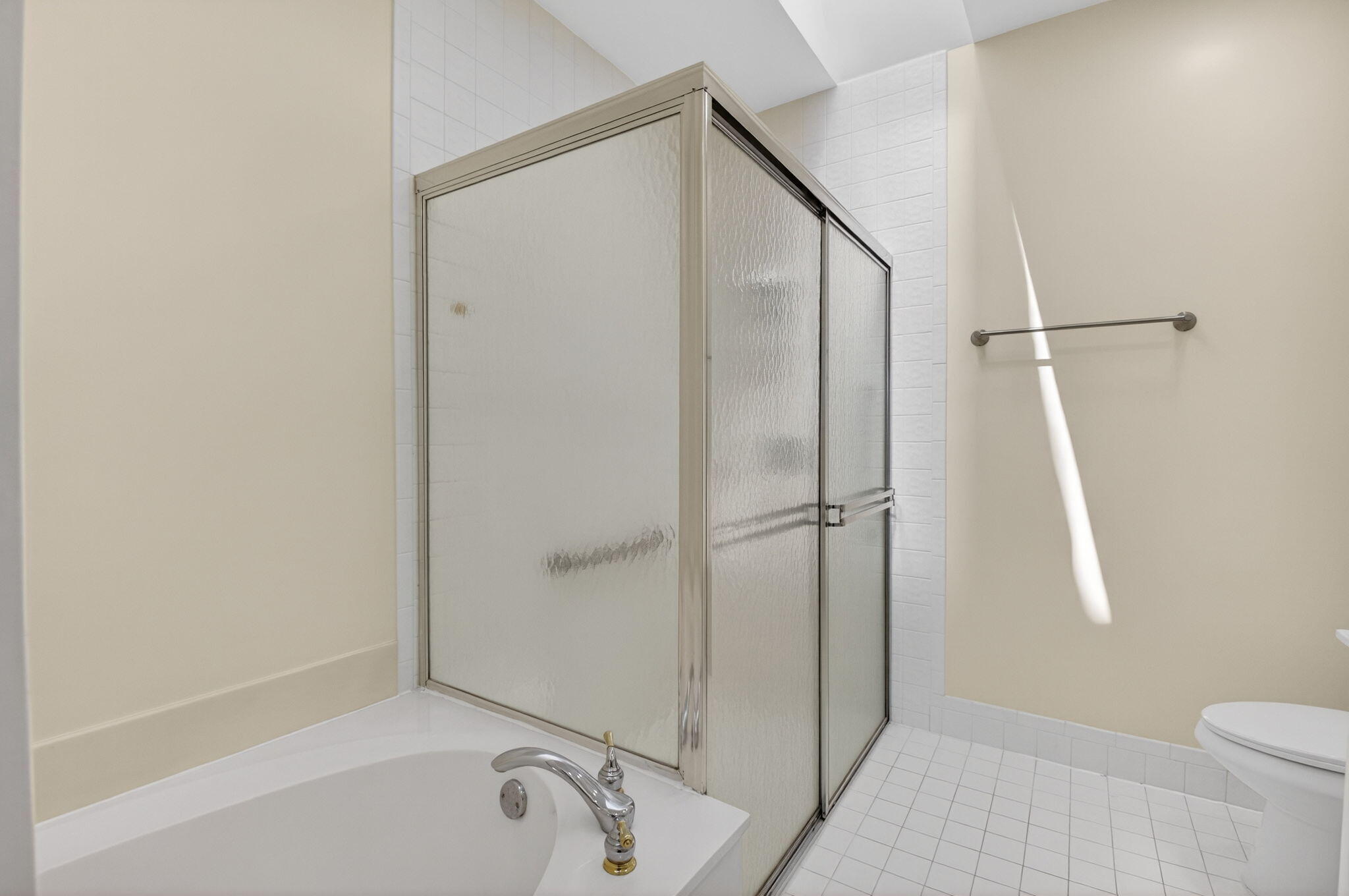 WHISPER WALK SEC E CONDO - Residential