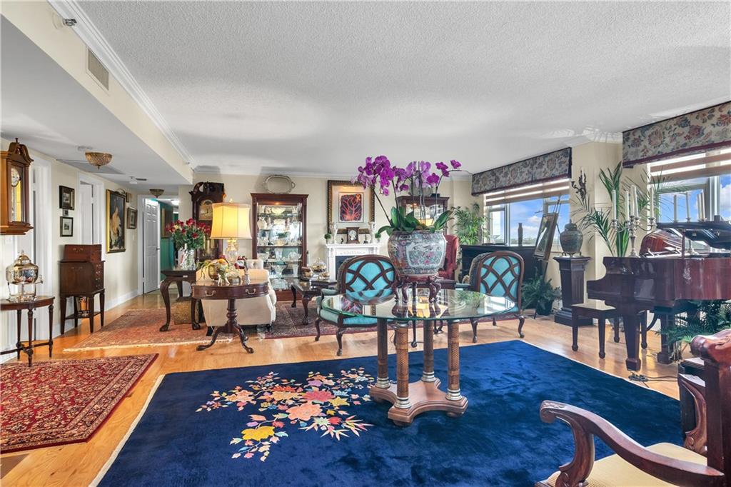 HILLCREST - Residential