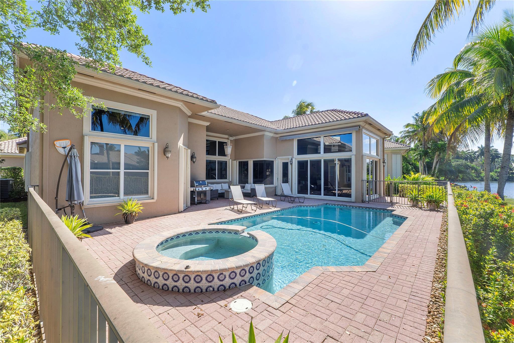 HERON BAY - THE FALLS - Residential