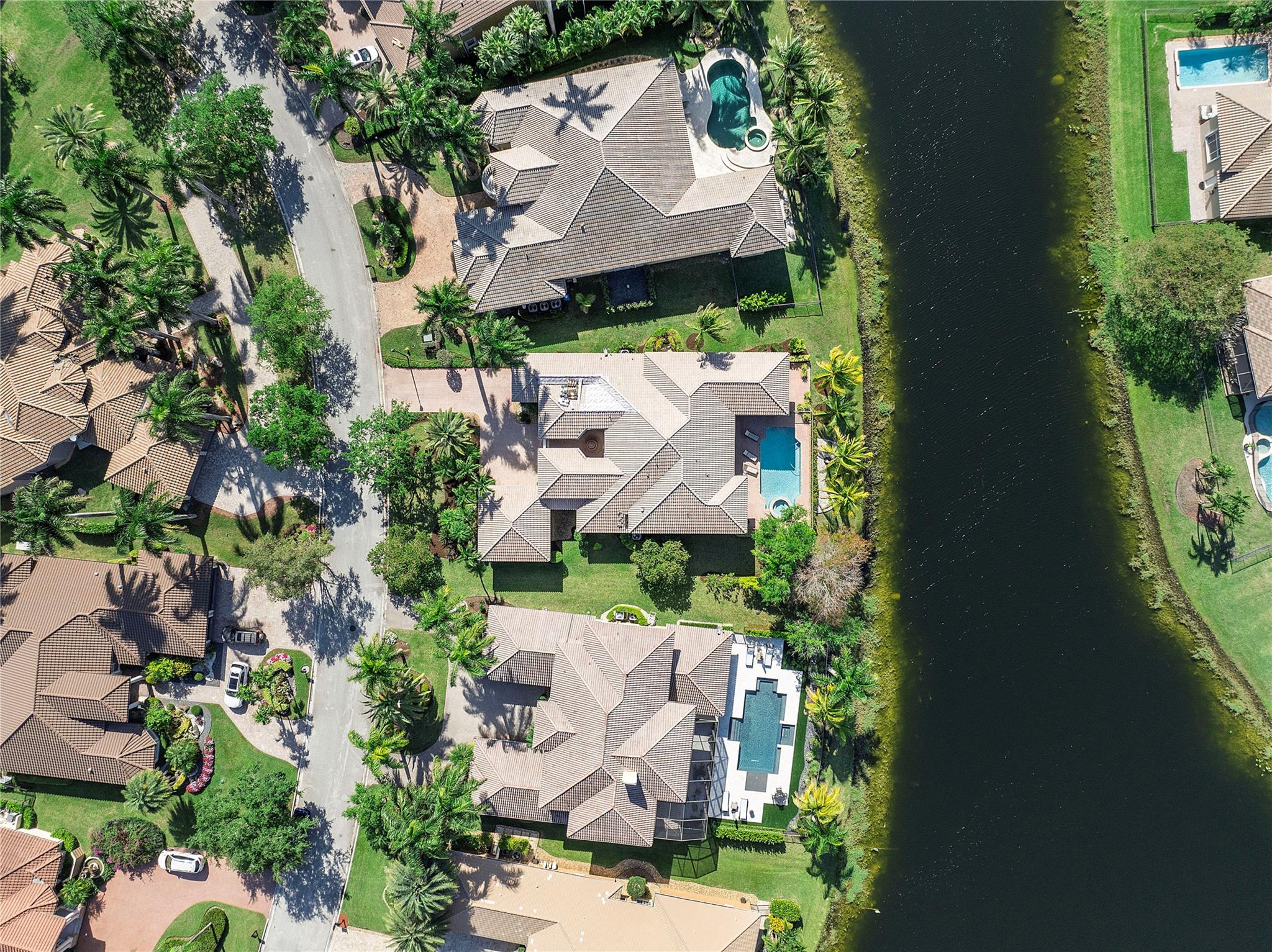 HERON BAY - THE FALLS - Residential