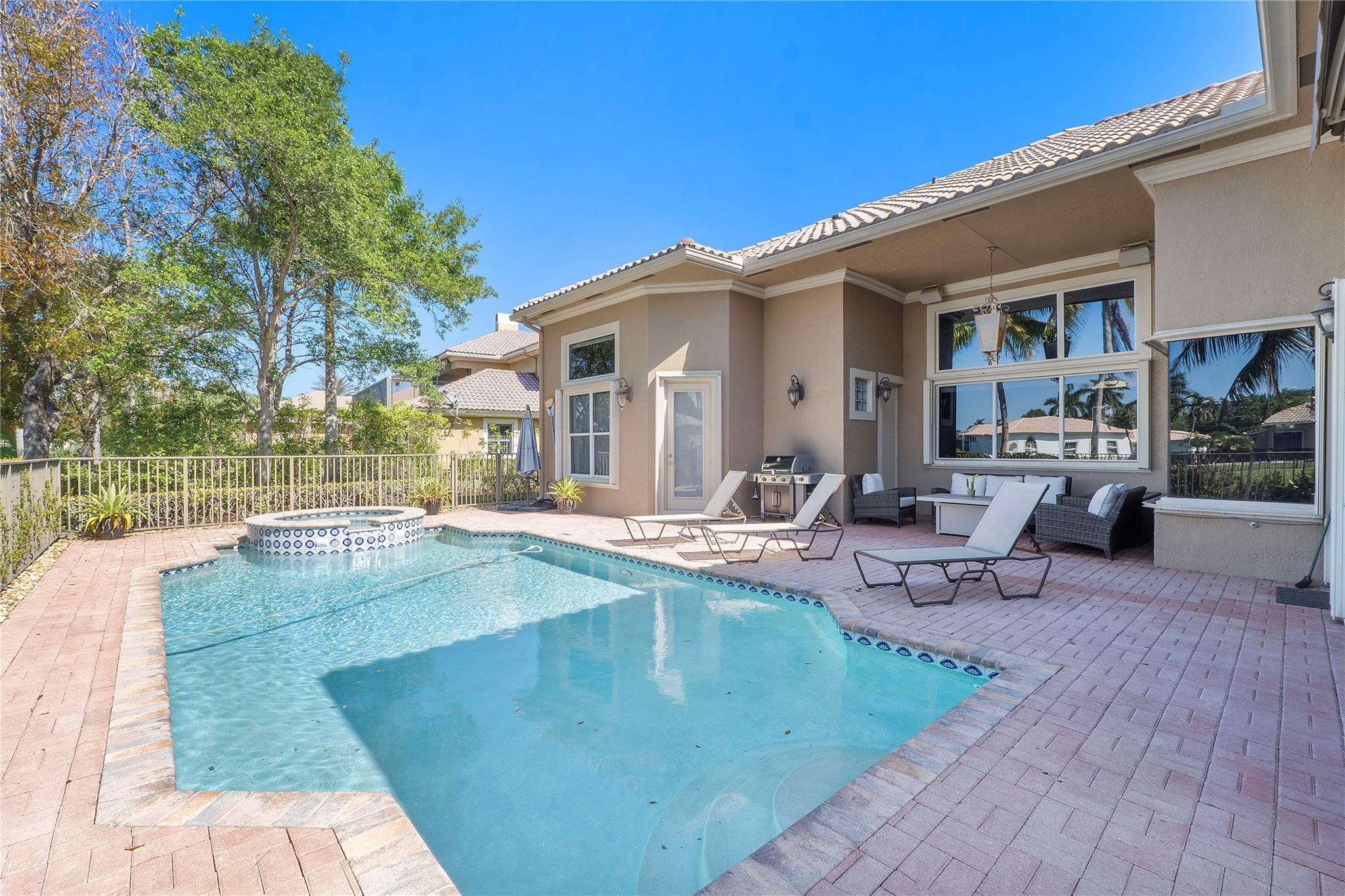 HERON BAY - THE FALLS - Residential
