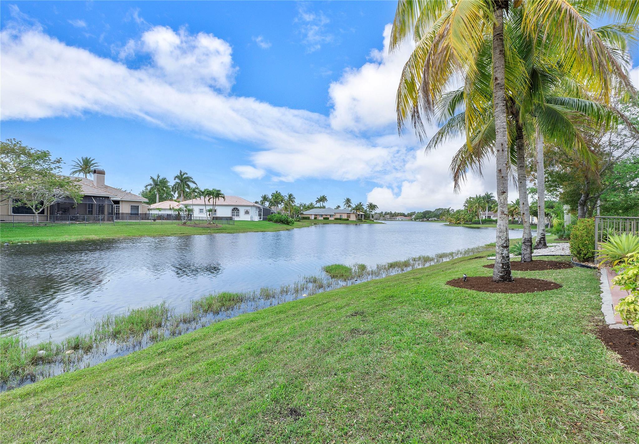 HERON BAY - THE FALLS - Residential