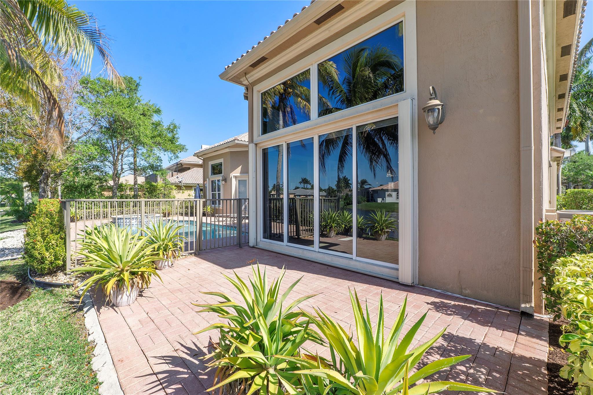 HERON BAY - THE FALLS - Residential