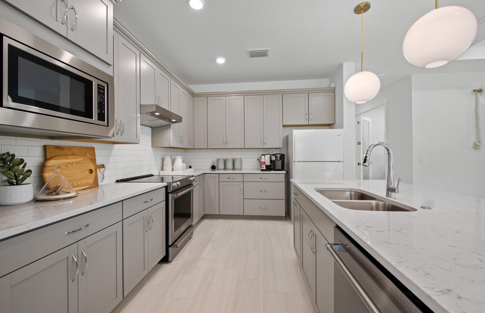 HAMPTON LAKES AT RIVER HALL - Residential