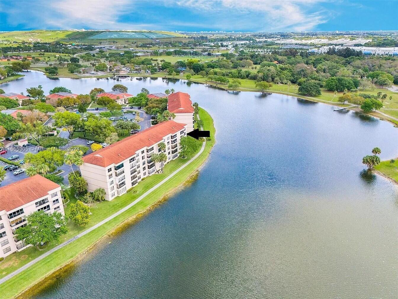 APPLEWOOD VILLAGE II-E CONDO - Residential