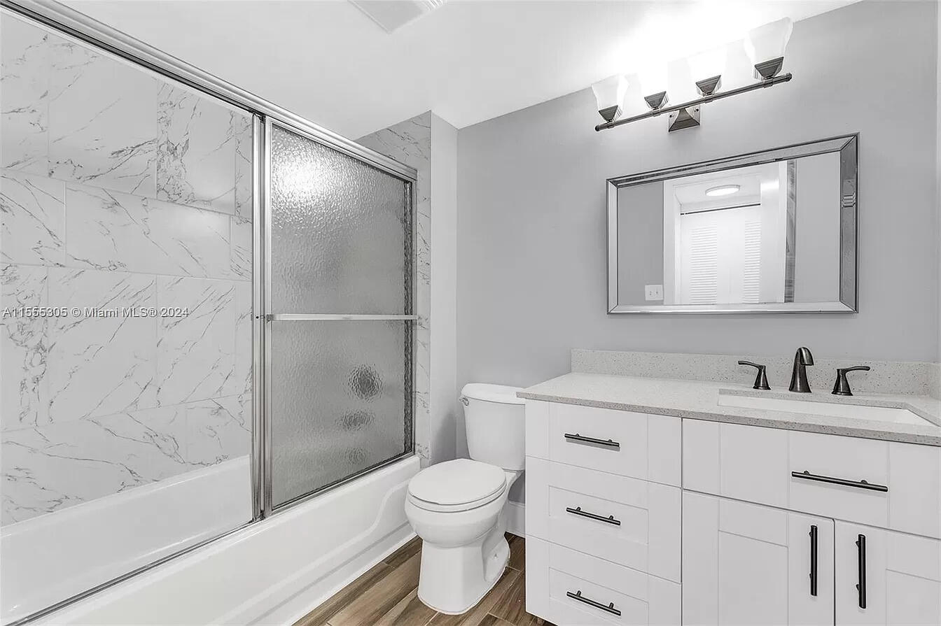 APPLEWOOD VILLAGE II-E CONDO - Residential
