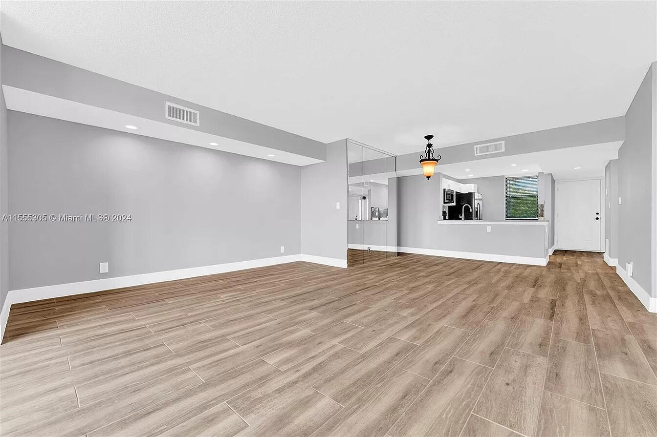 APPLEWOOD VILLAGE II-E CONDO - Residential