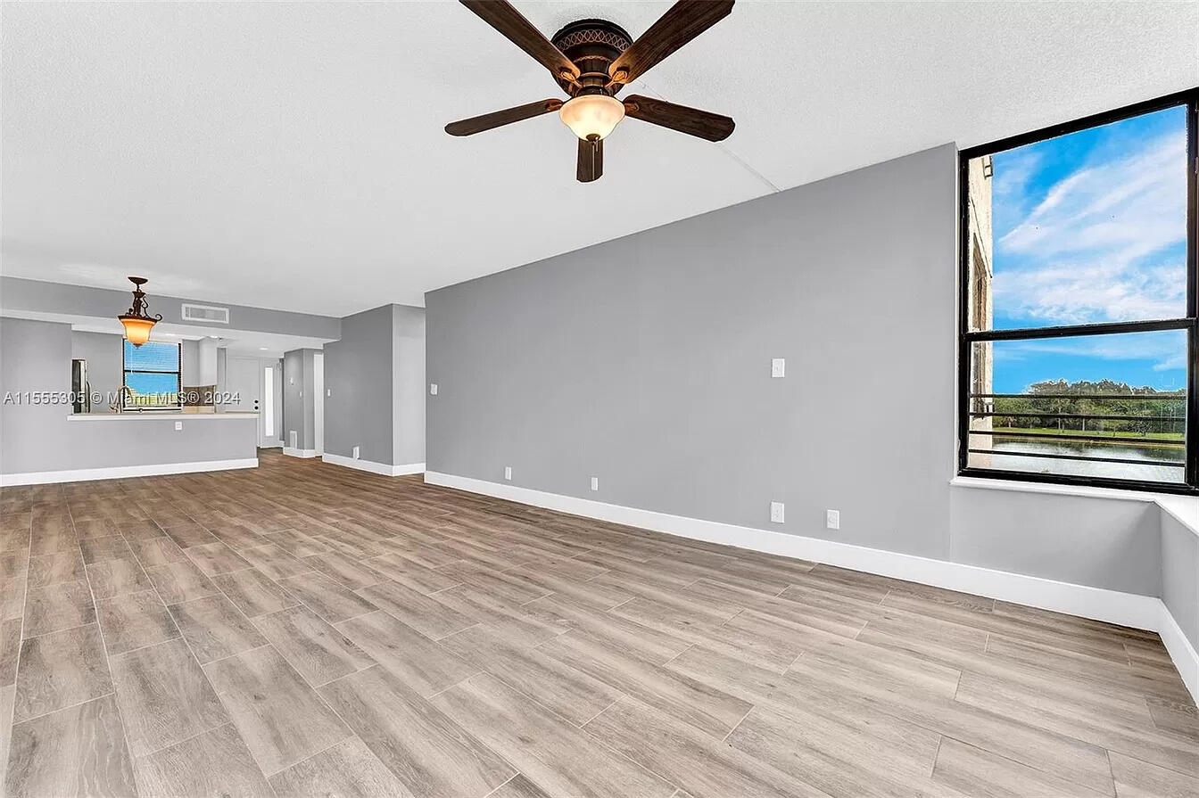 APPLEWOOD VILLAGE II-E CONDO - Residential