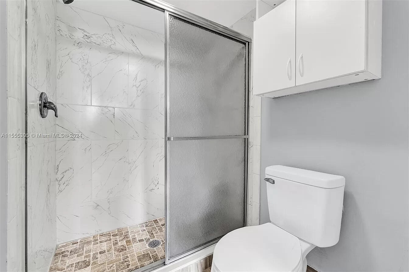 APPLEWOOD VILLAGE II-E CONDO - Residential