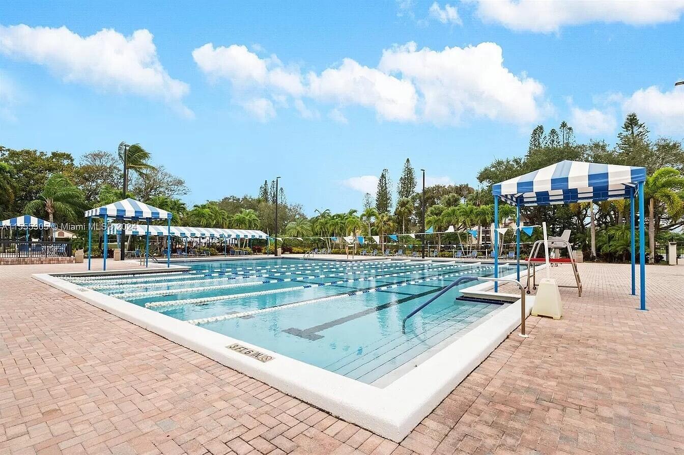 APPLEWOOD VILLAGE II-E CONDO - Residential