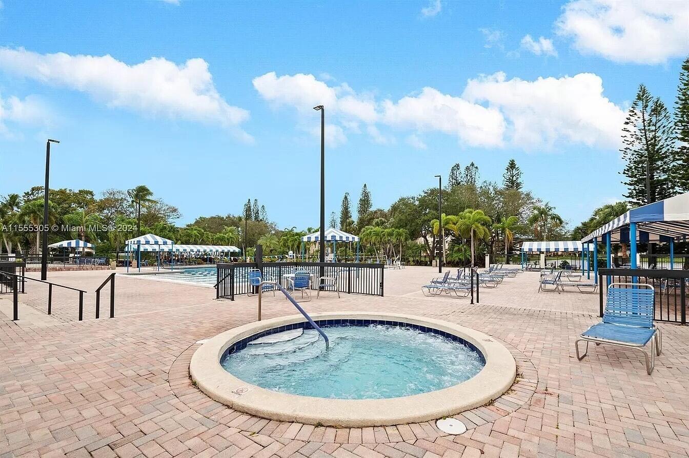 APPLEWOOD VILLAGE II-E CONDO - Residential
