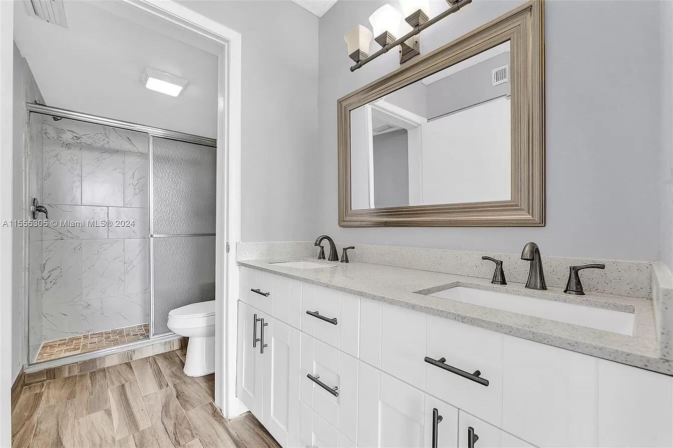 APPLEWOOD VILLAGE II-E CONDO - Residential