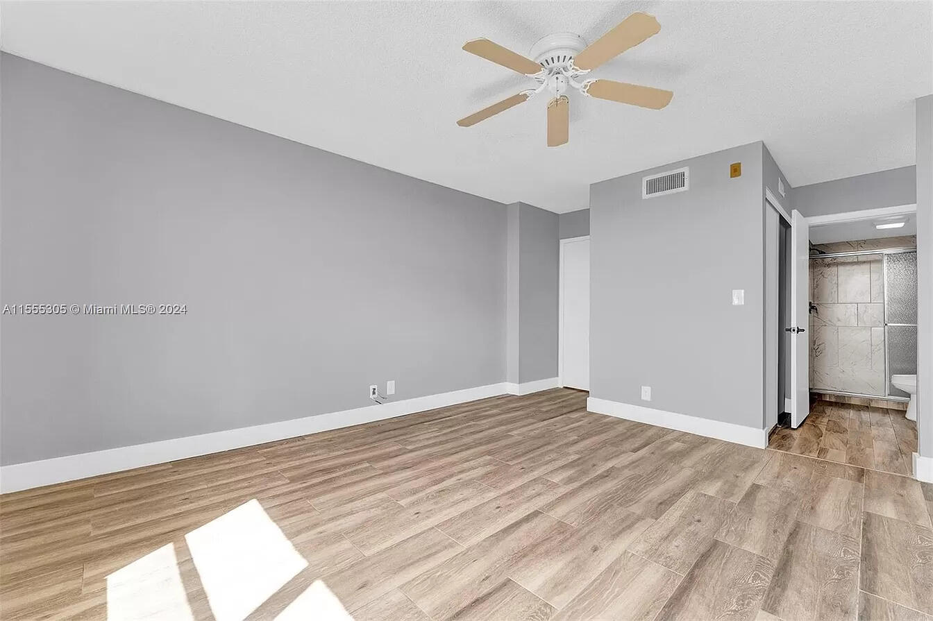 APPLEWOOD VILLAGE II-E CONDO - Residential