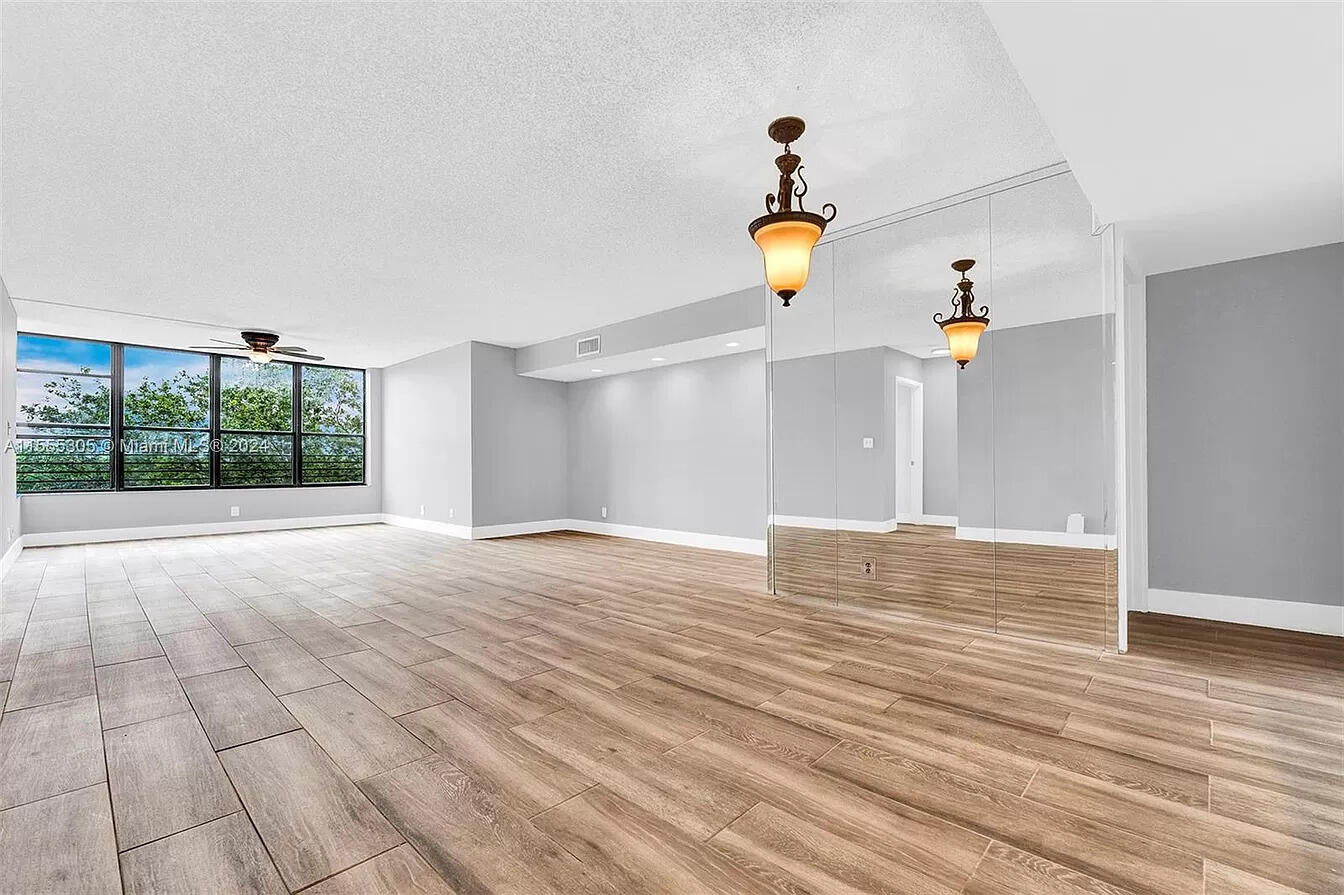 APPLEWOOD VILLAGE II-E CONDO - Residential