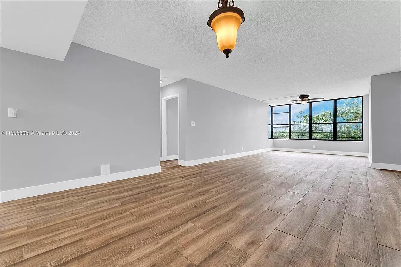 APPLEWOOD VILLAGE II-E CONDO - Residential