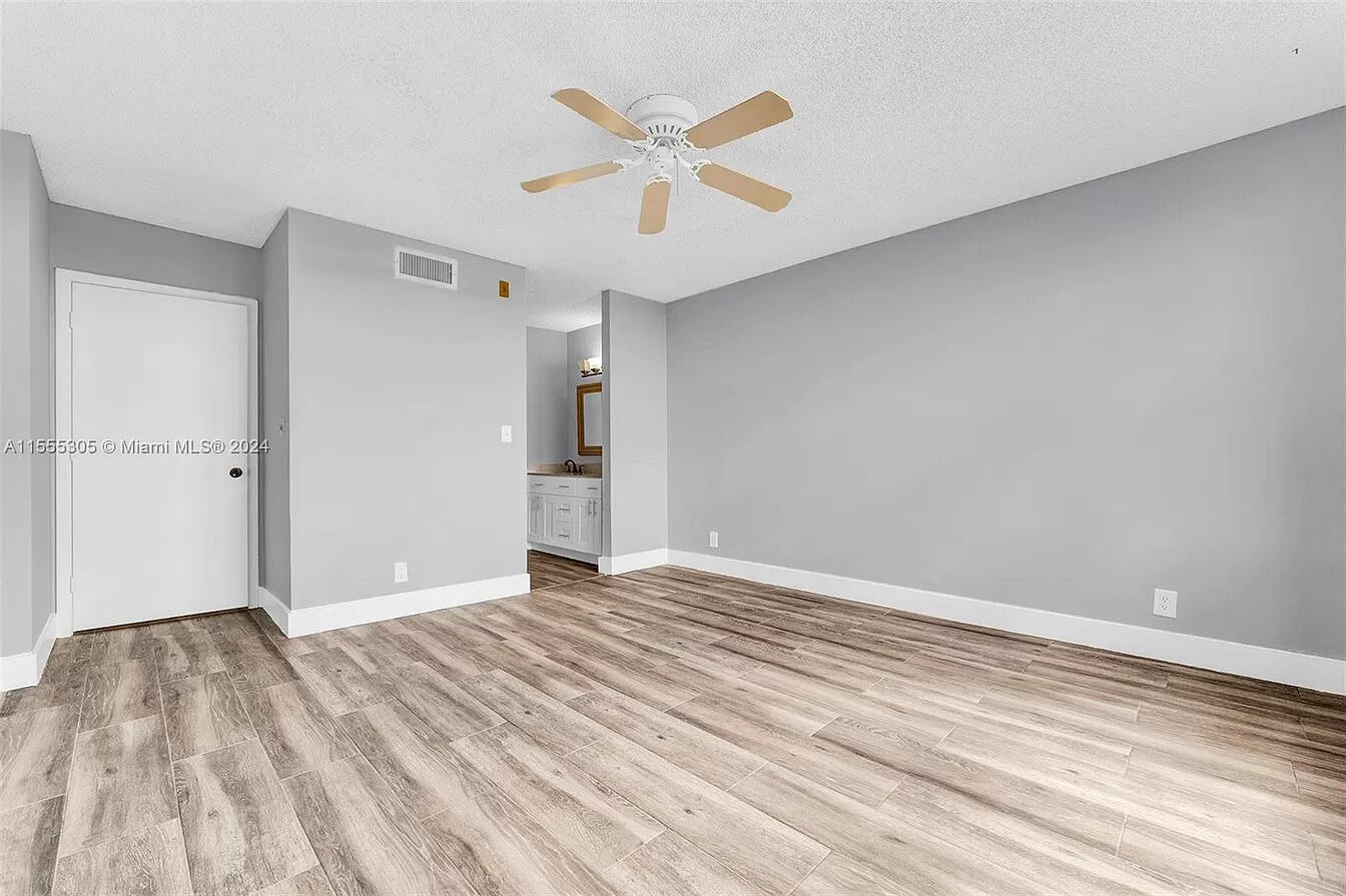 APPLEWOOD VILLAGE II-E CONDO - Residential