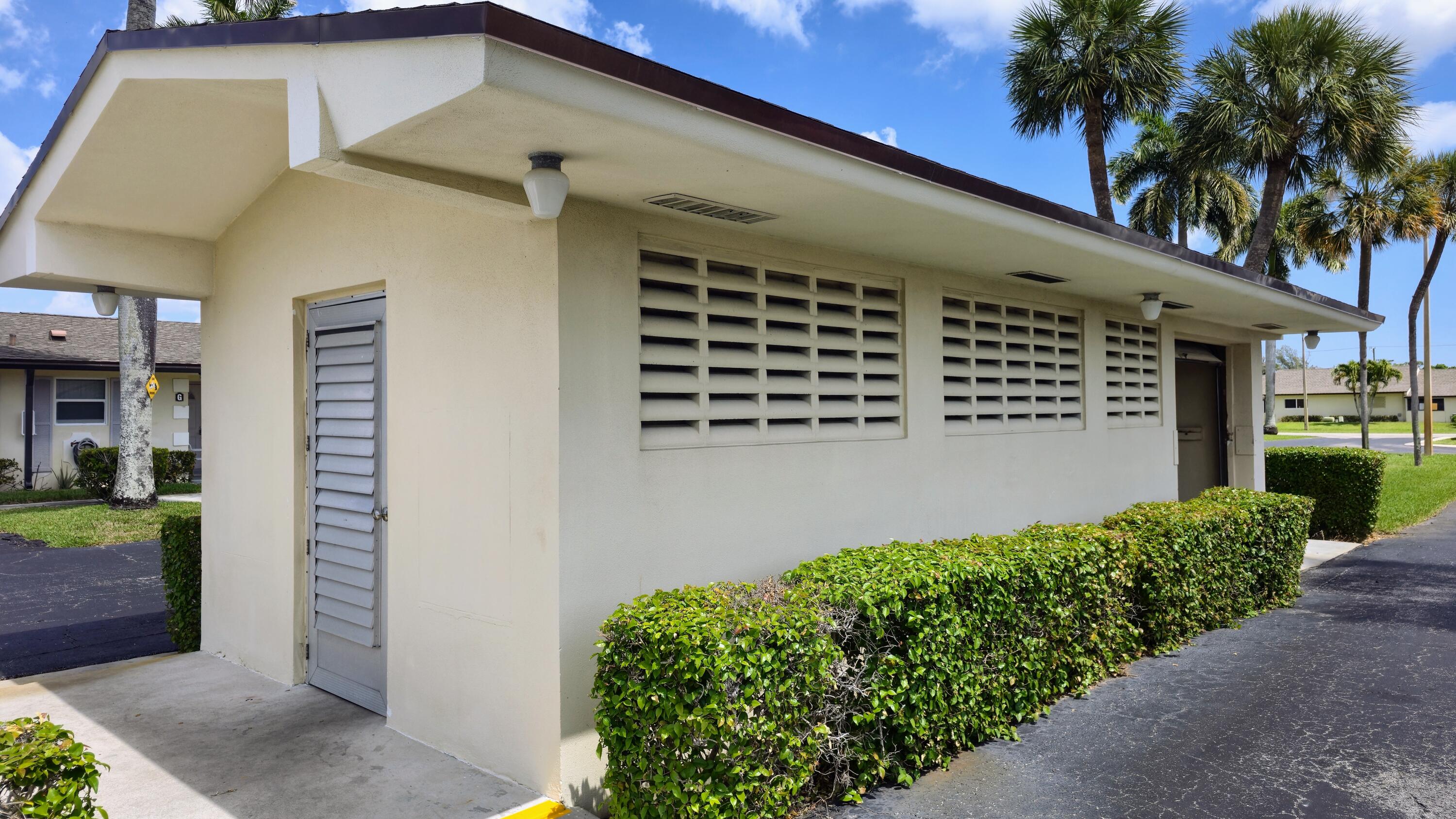 CRESTHAVEN VILLAS 2 CONDO - Residential