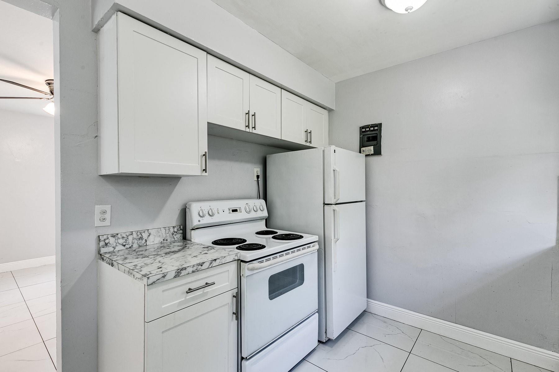 LAUDERDALE MANORS ADD - Residential