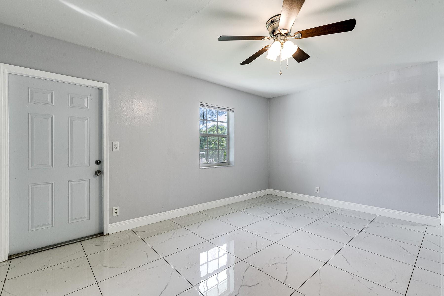 LAUDERDALE MANORS ADD - Residential