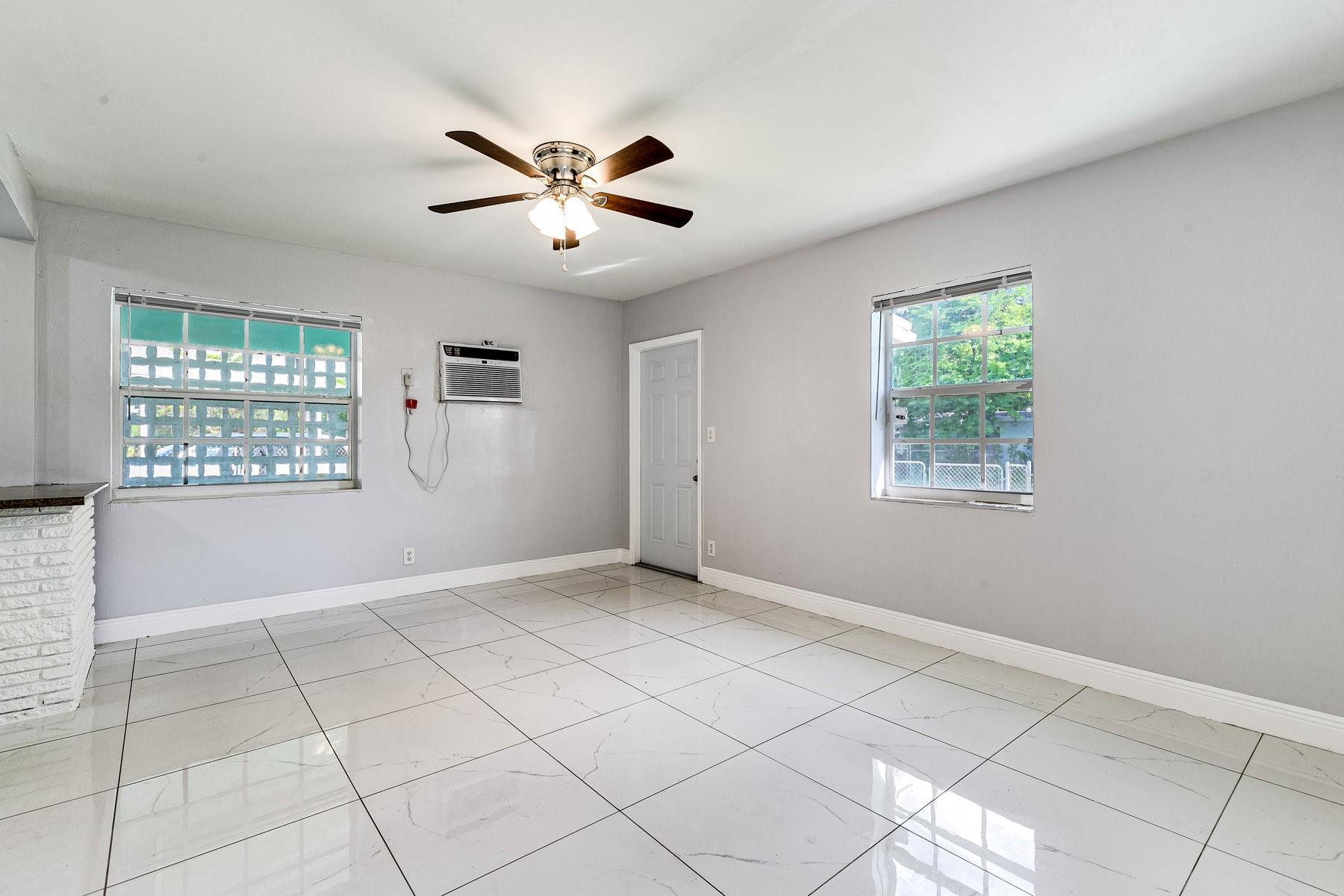 LAUDERDALE MANORS ADD - Residential