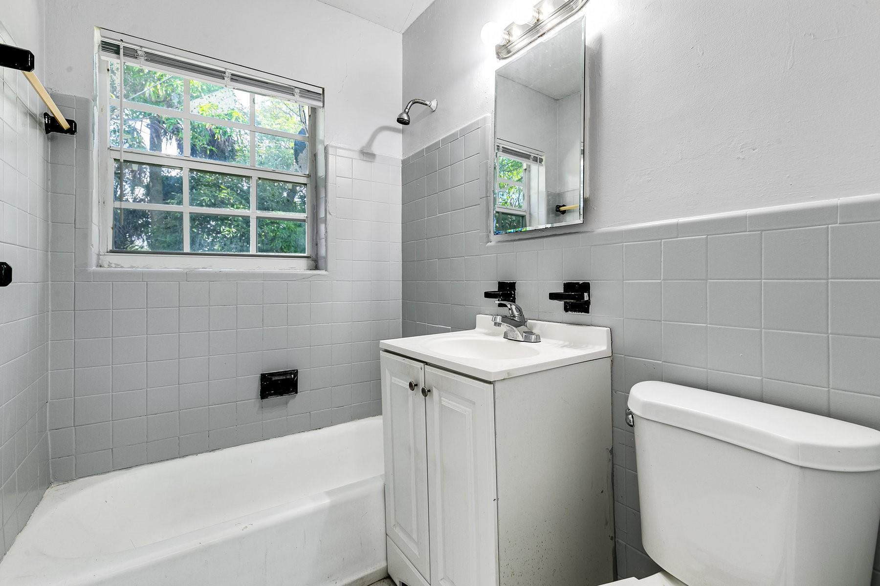 LAUDERDALE MANORS ADD - Residential