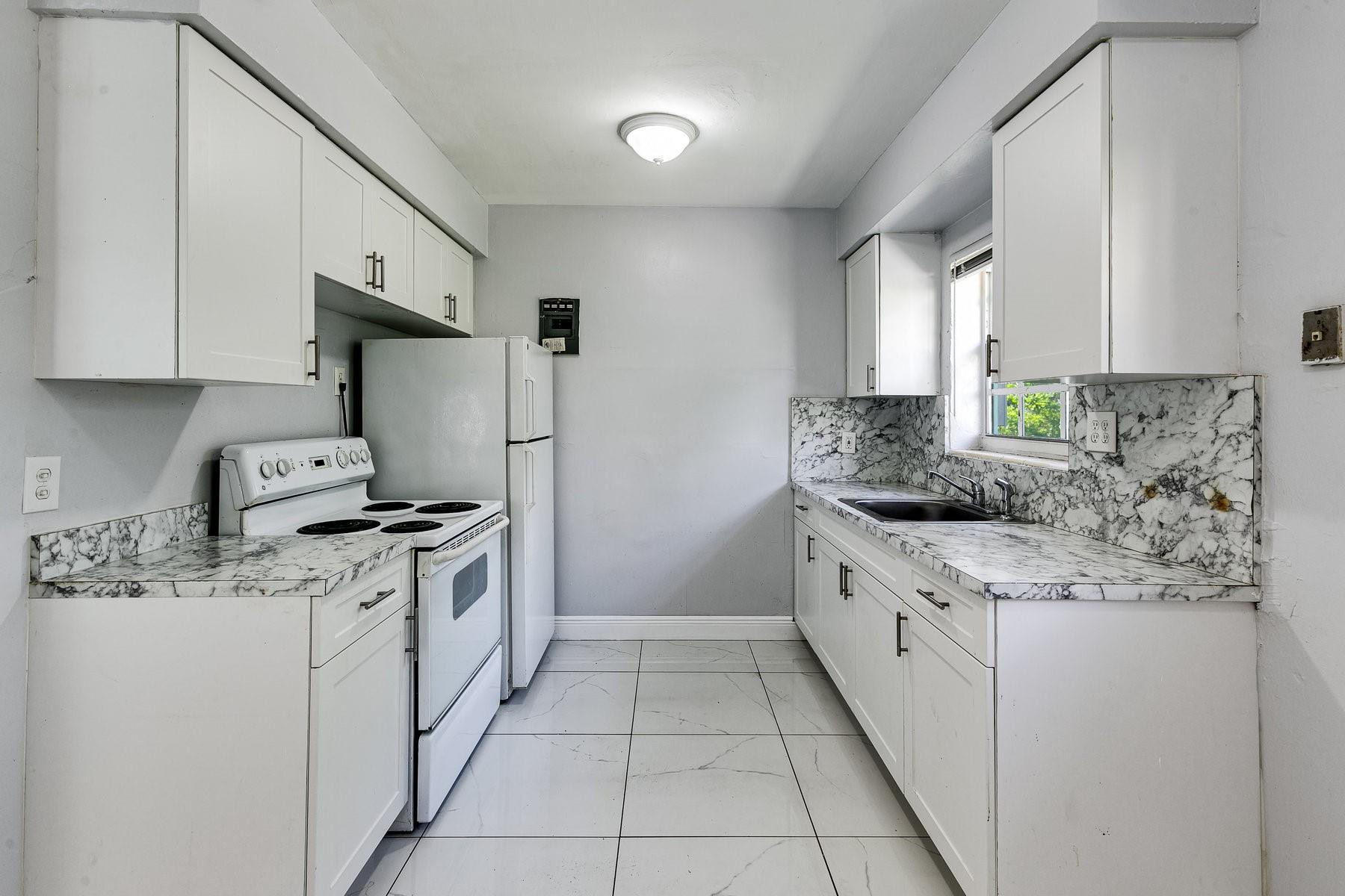 LAUDERDALE MANORS ADD - Residential